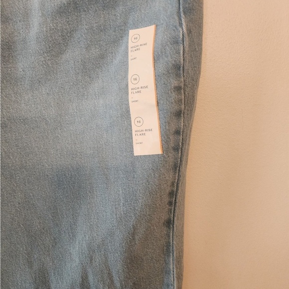 NWT Universal Thread 16 Short Light Blue Women's High Rise Flare Jeans - Picture 2 of 4